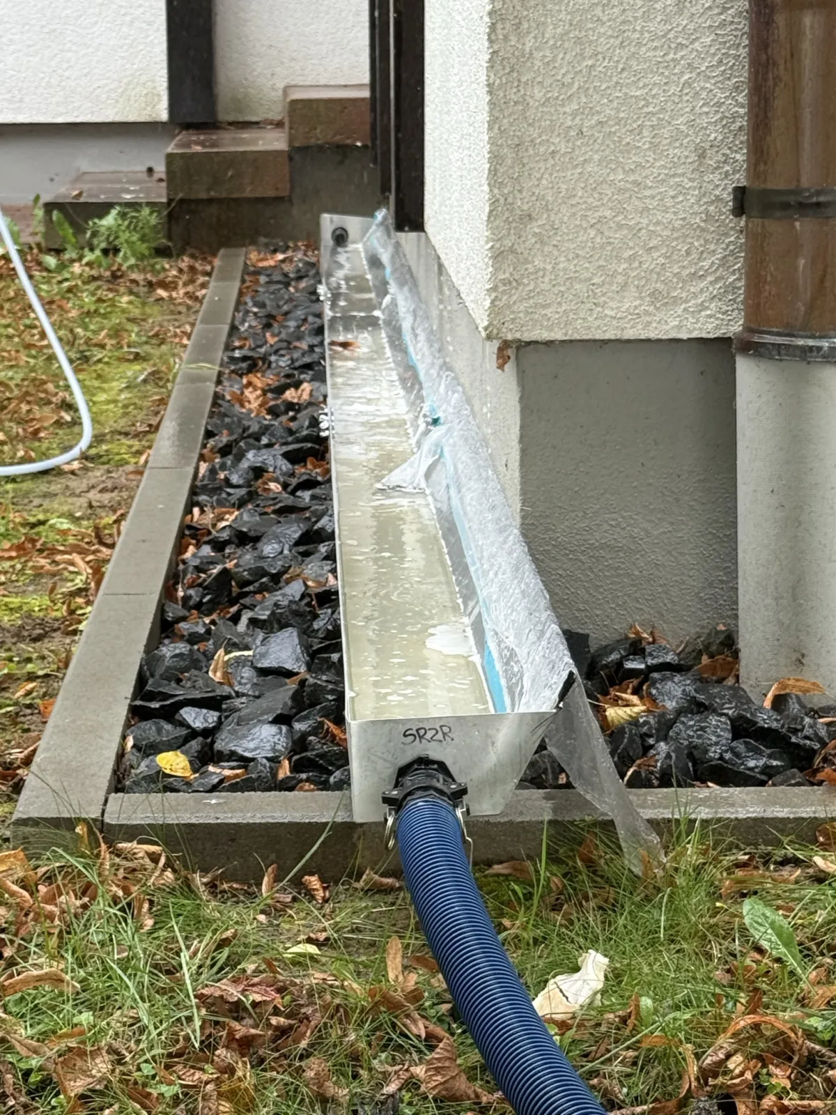 Abwasserrinnensystem: Schmutzwasser wird kontrolliert aufgefangen und abgesaugt